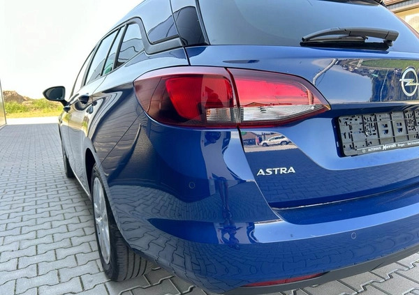 Opel Astra cena 40900 przebieg: 115235, rok produkcji 2018 z Kostrzyn małe 191
